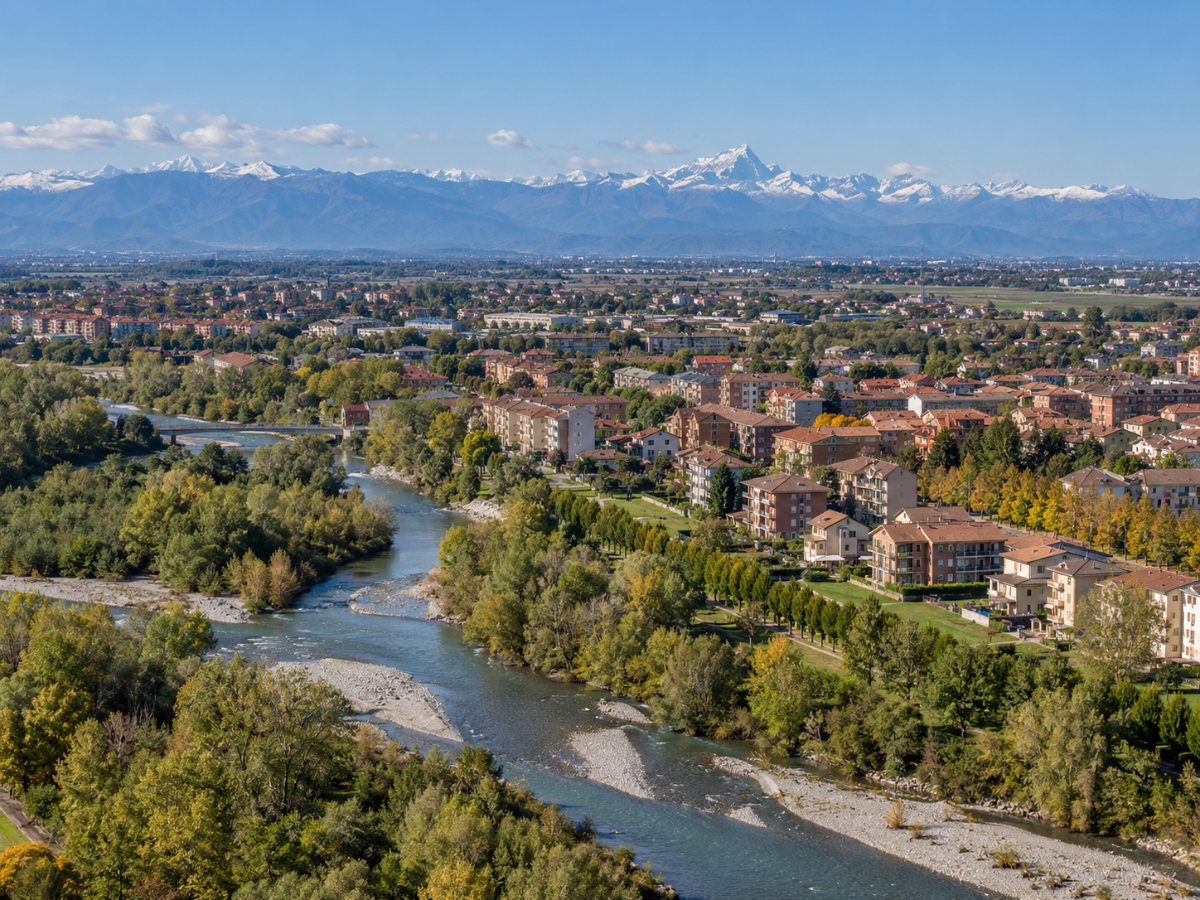 Borgaro Torinese con palazzine e le Alpi