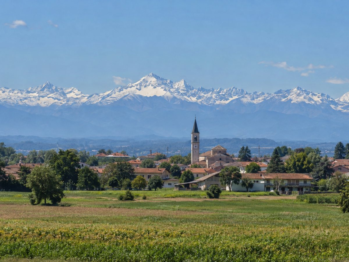 Volvera nella pianura con campi e cascine
