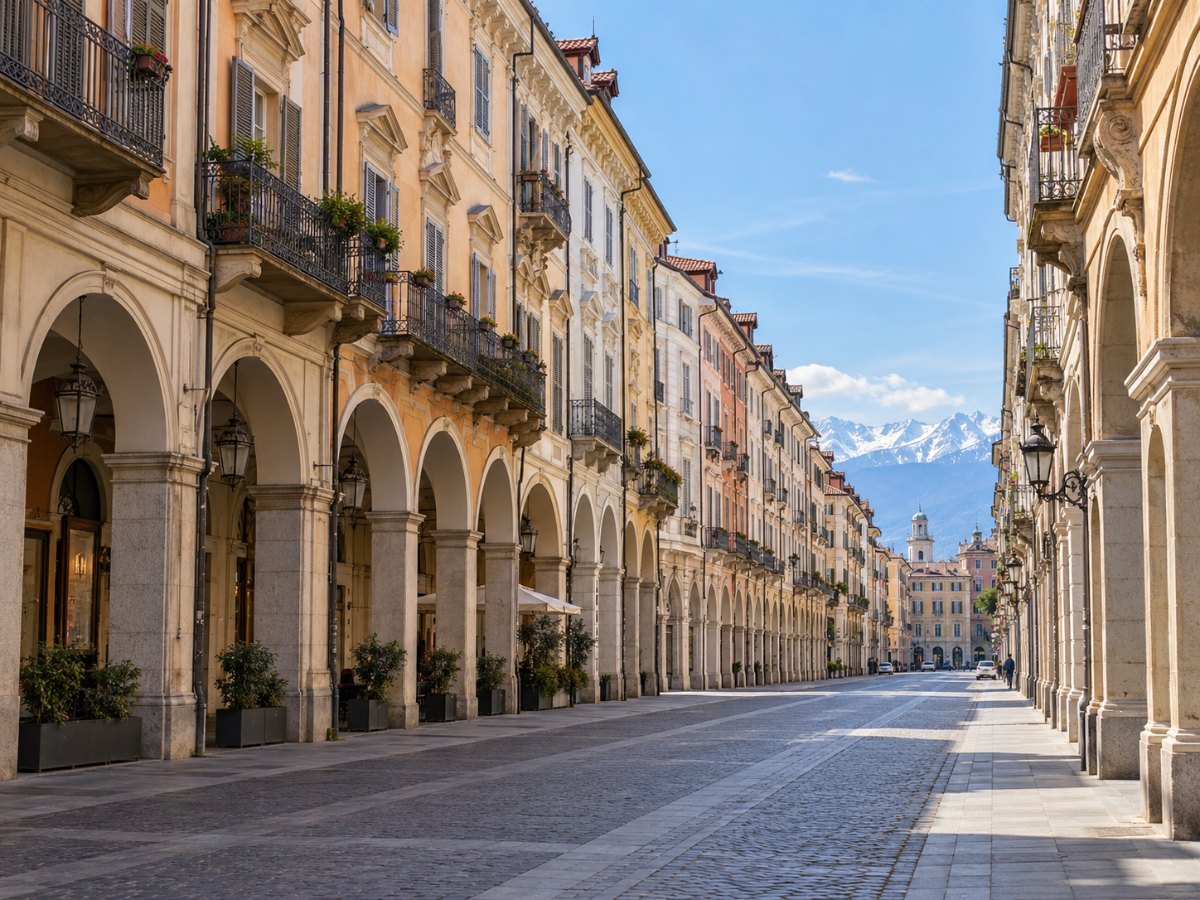 Portici di via Roma nel centro storico di Cuneo